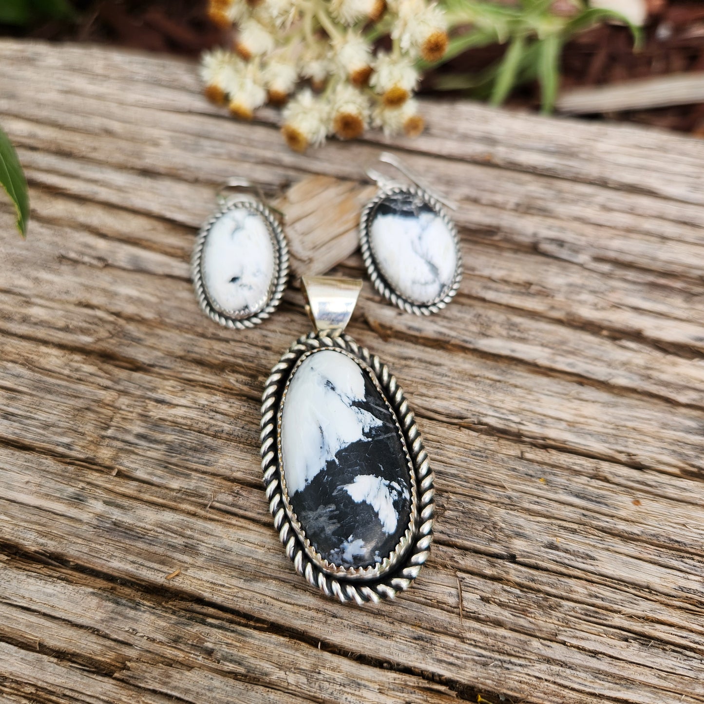 White Buffalo Juliette Set