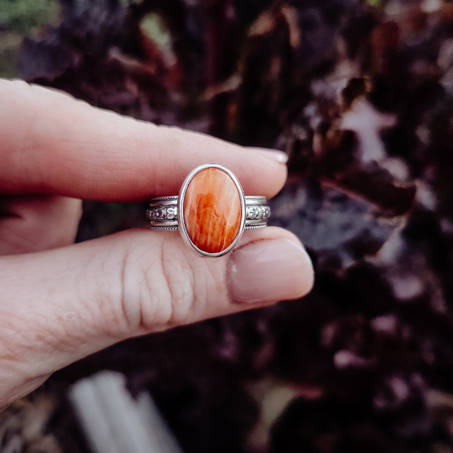 Spiny Oyster Oval Ring SZ 8.5