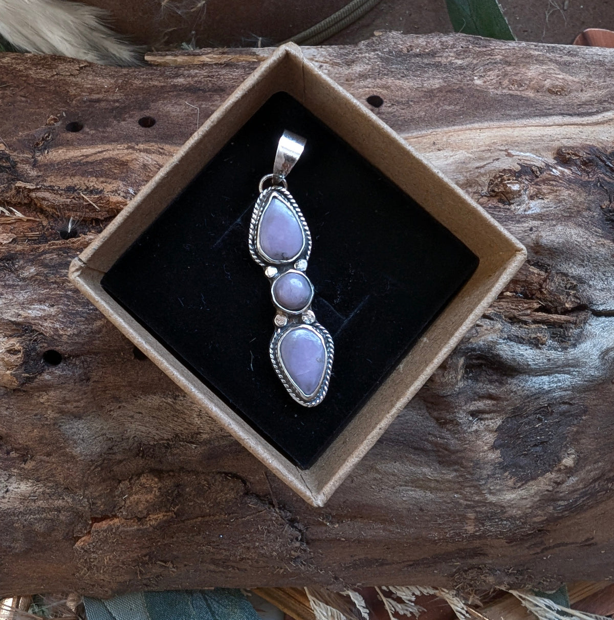 Morado Pendant