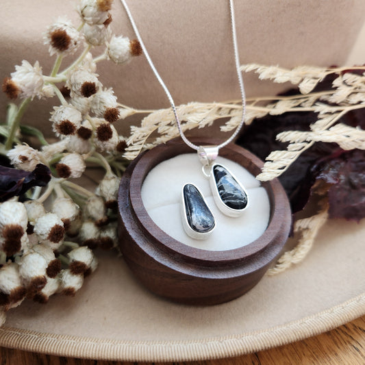 White Buffalo Ring and Necklace Set