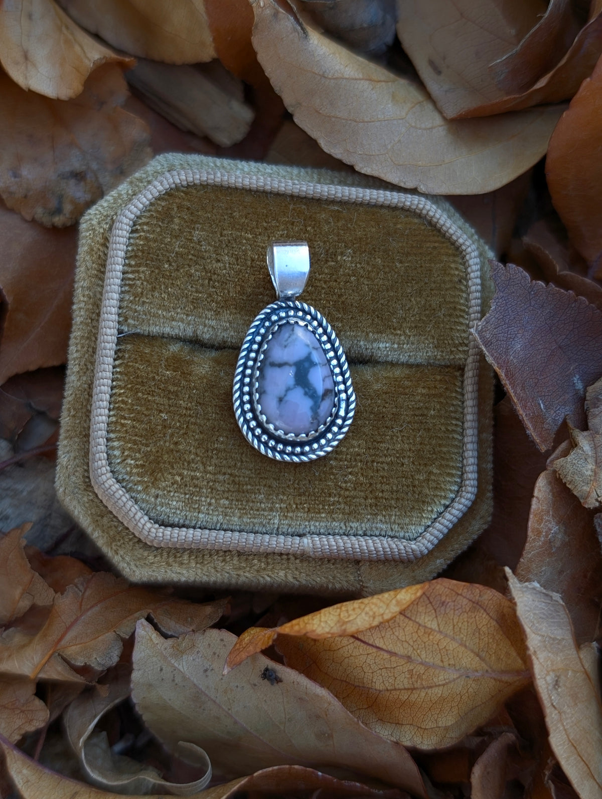 Morado Pendant
